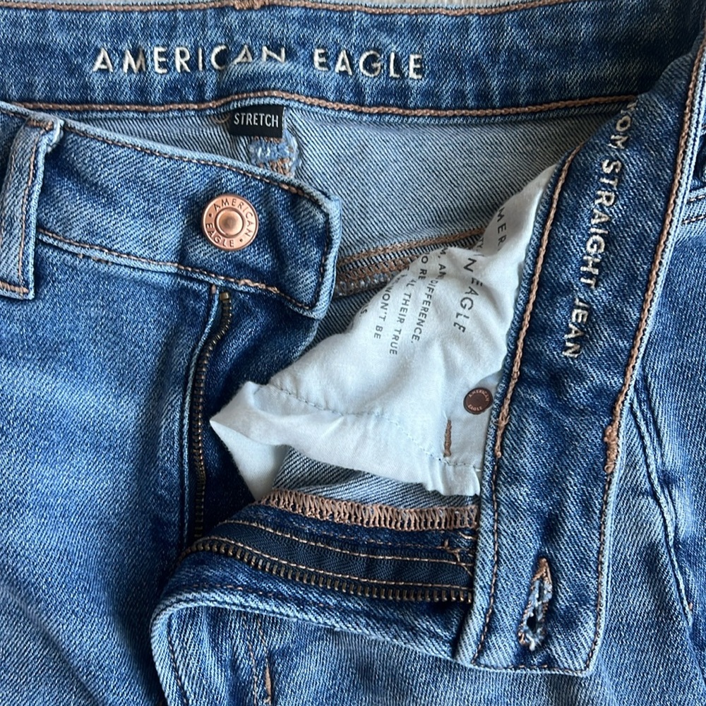 American Eagle Stretch Ripped Mom Straight Jean Women’s Size‎ 6 Regular